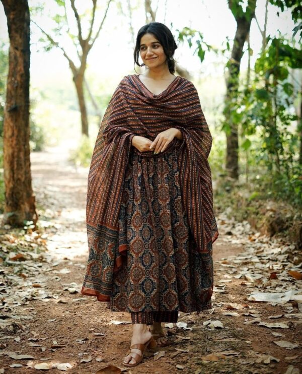 KLOSIA Women's Viscose Printed Flared A-Line Kurta With Pant And Dupatta Suit Set - Image 3